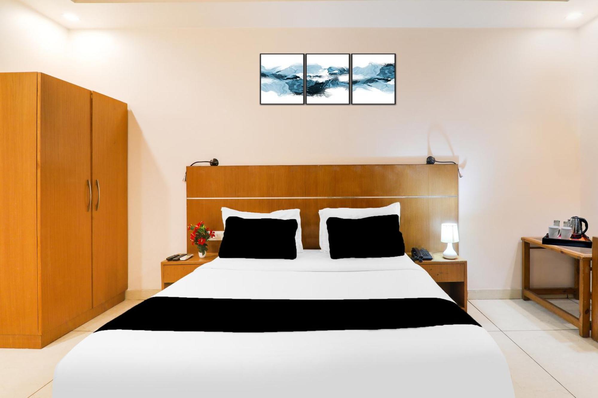 Super Townhouse Viraj Khand Formerly Veridian Inn Chinhat Esterno foto