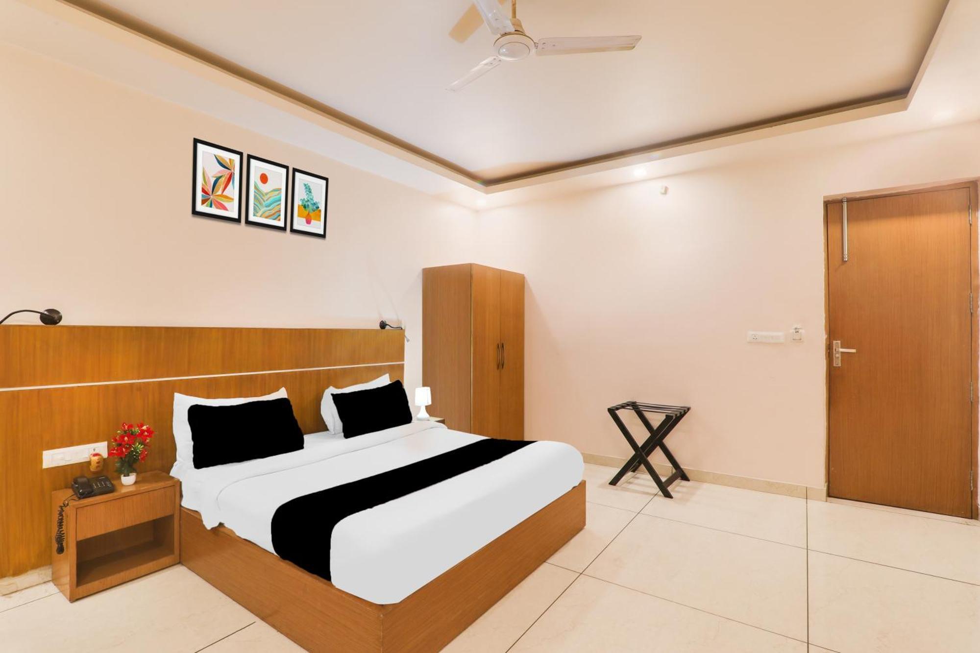 Super Townhouse Viraj Khand Formerly Veridian Inn Chinhat Esterno foto