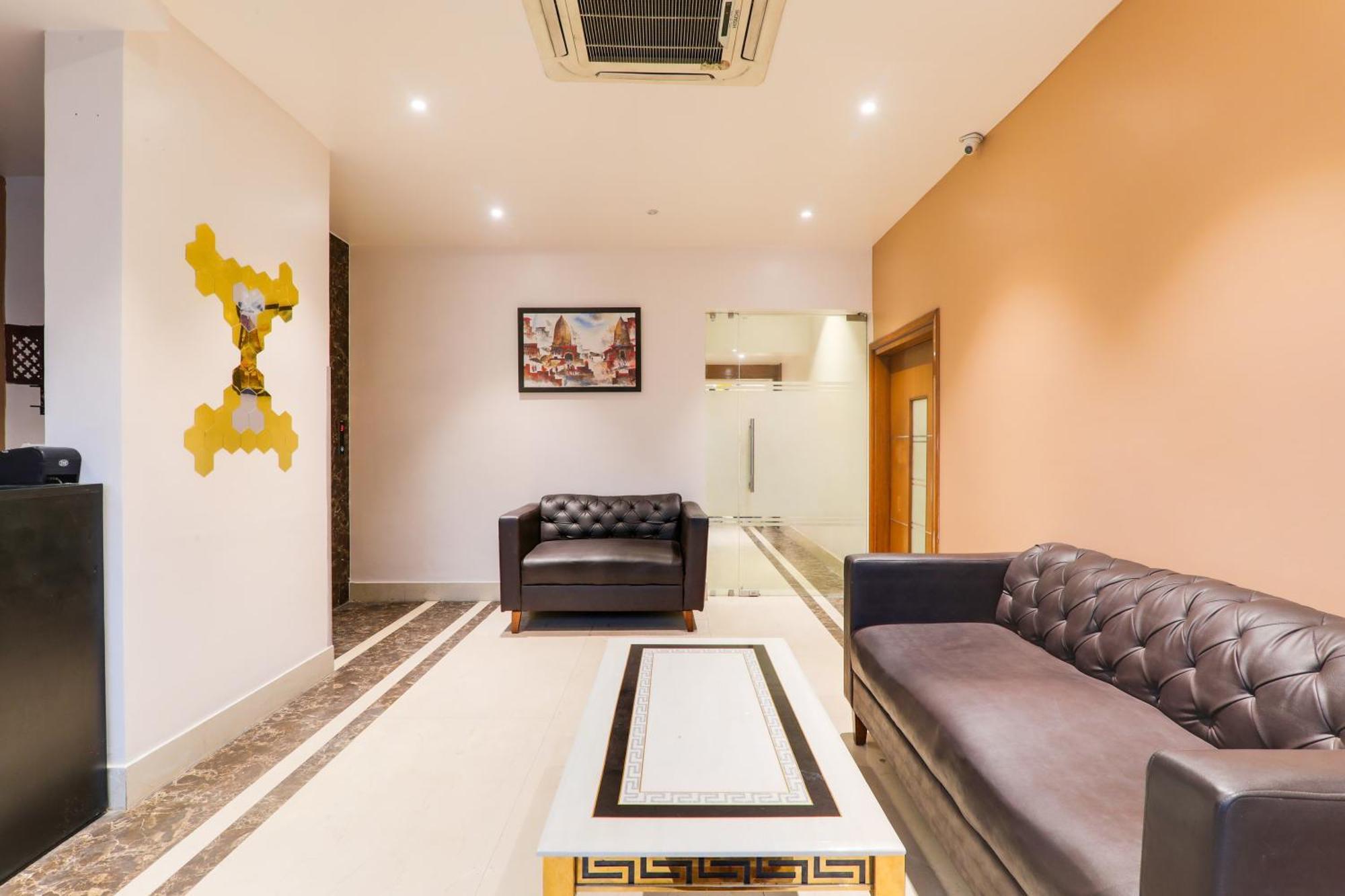 Super Townhouse Viraj Khand Formerly Veridian Inn Chinhat Esterno foto